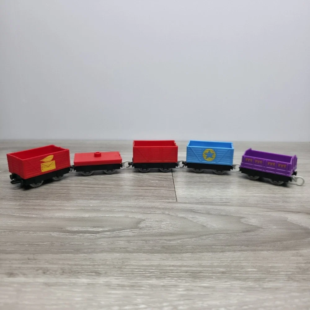 Thomas & Friends 2017 Cargo Car Lot - 5 Cars Teethed Wheels